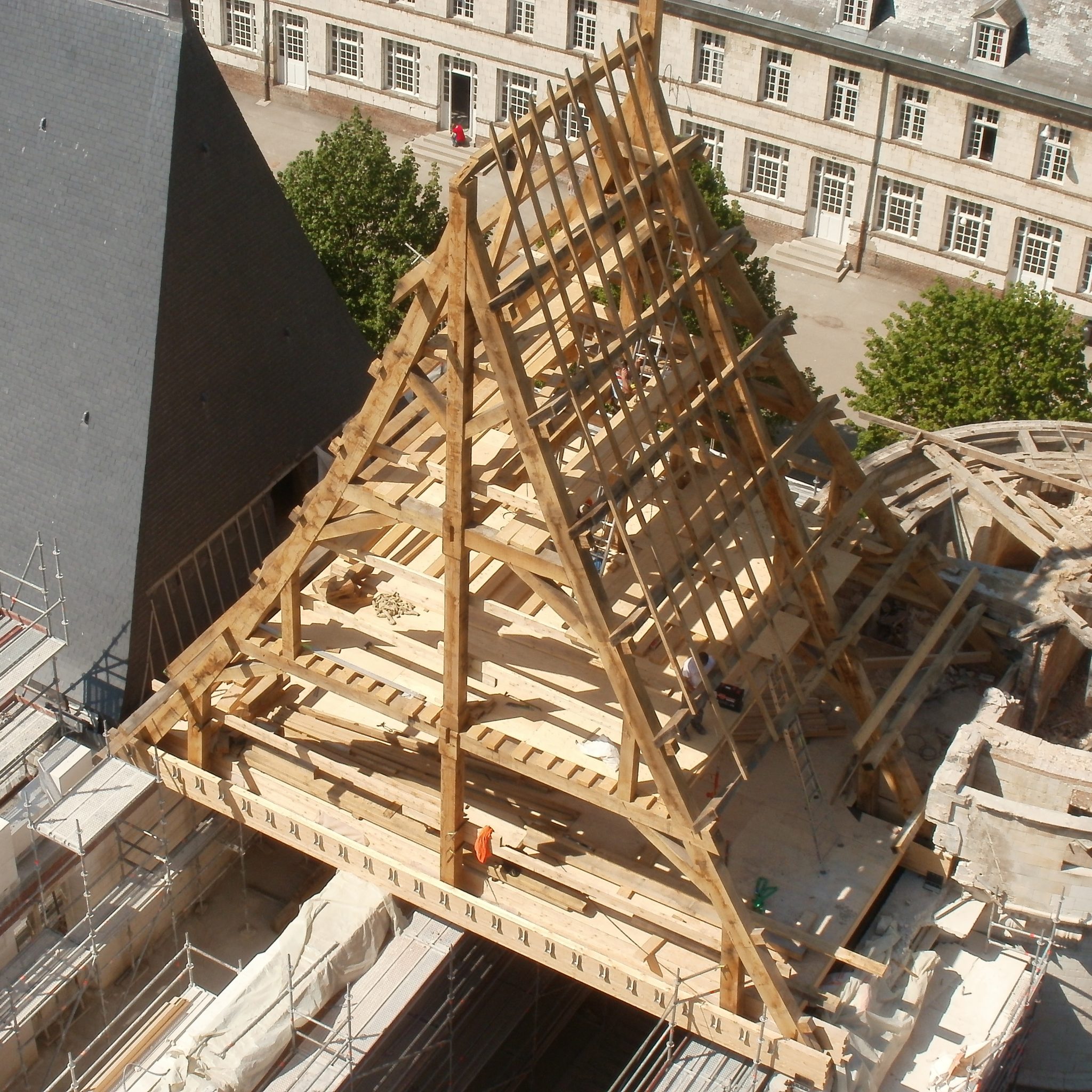 Reconstruction charpente château Mesnières-en-Bray